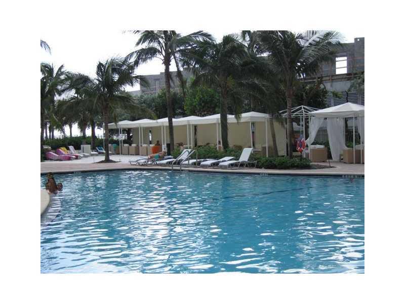 RESIDENCES ON HOLLYWOOD B - Residential Lease