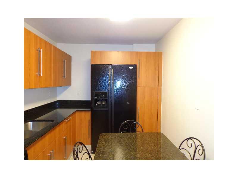 RESIDENCES ON HOLLYWOOD B - Residential Lease