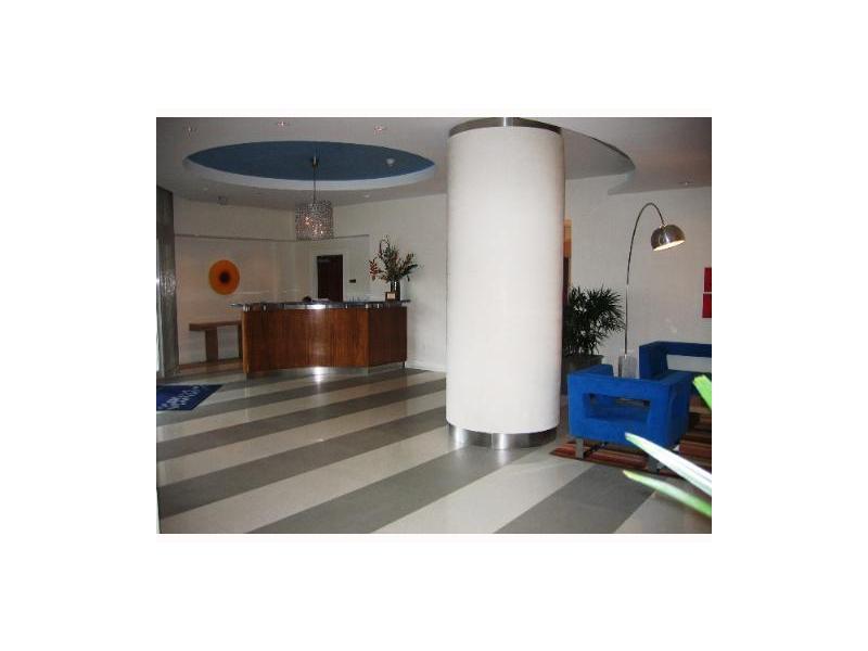 RESIDENCES ON HOLLYWOOD B - Residential Lease