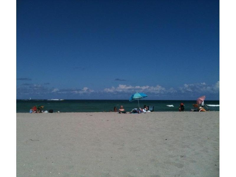 RESIDENCES ON HOLLYWOOD B - Residential Lease