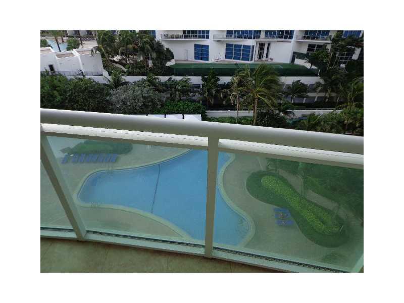 RESIDENCES ON HOLLYWOOD B - Residential Lease