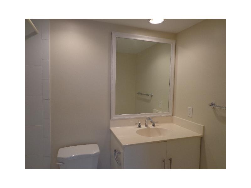 RESIDENCES ON HOLLYWOOD B - Residential Lease