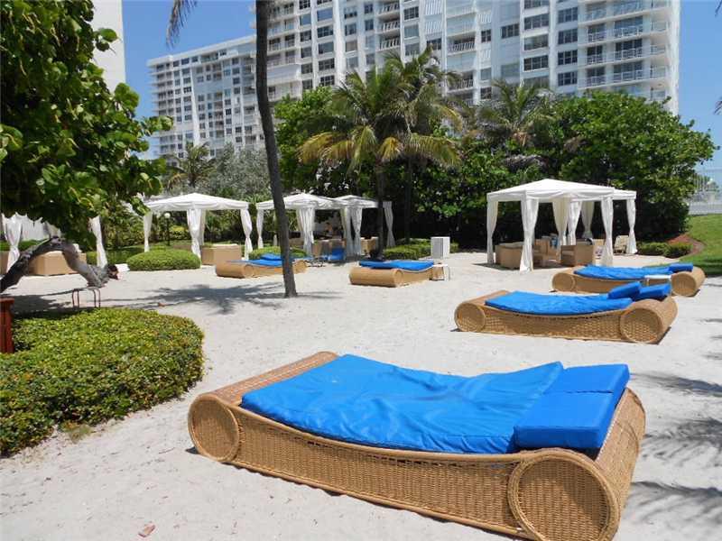 RESIDENCES ON HOLLYWOOD B - Residential Lease