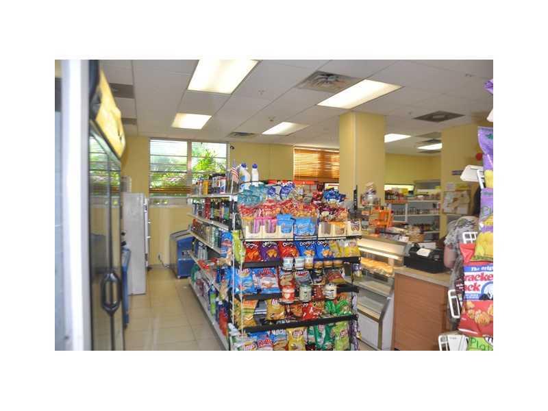 RESIDENCES ON HOLLYWOOD B - Residential Lease