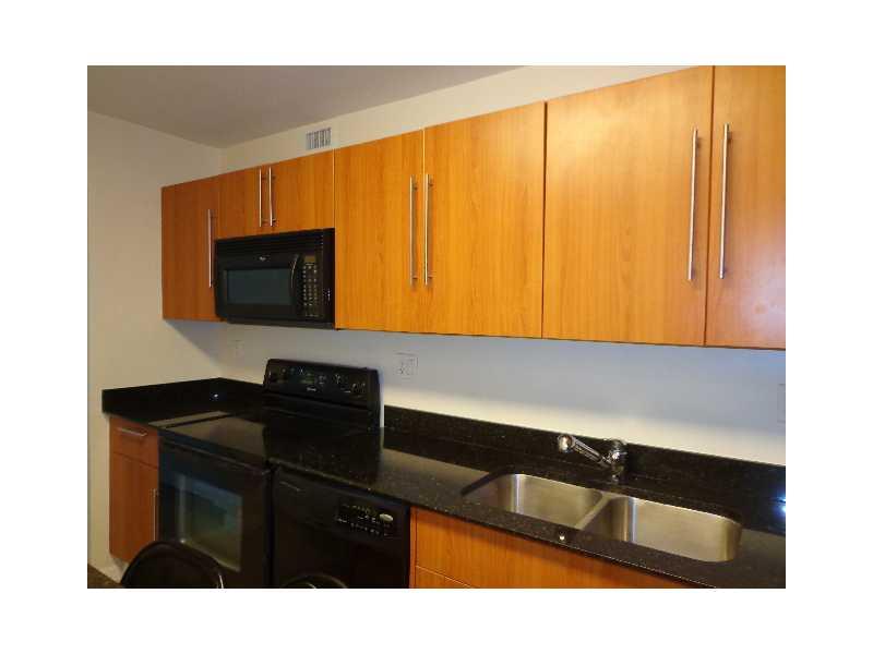 RESIDENCES ON HOLLYWOOD B - Residential Lease