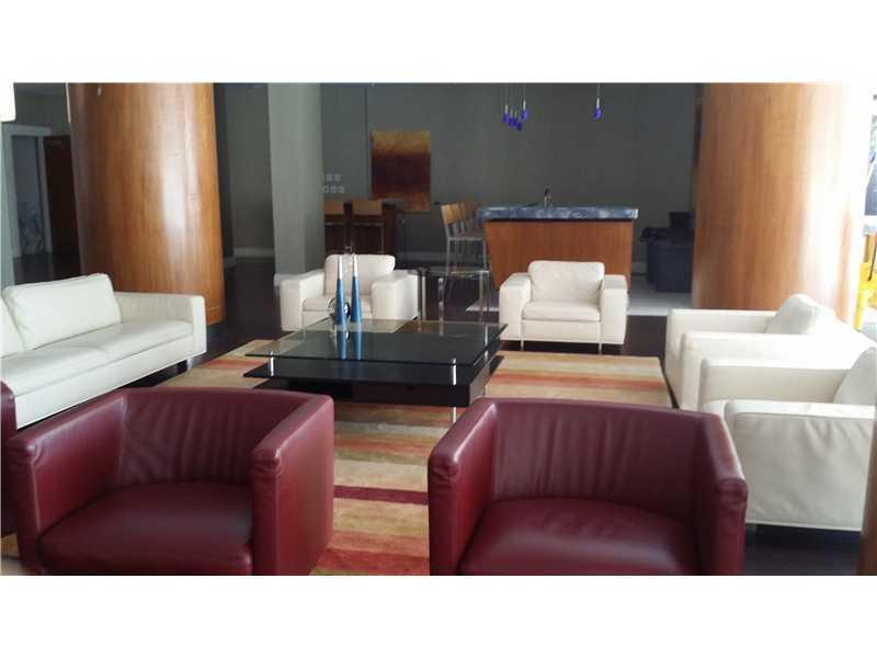 RESIDENCES ON HOLLYWOOD B - Residential Lease