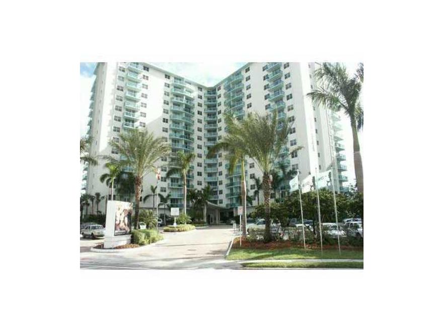 Live right on the beach in this large 1 bedroom 1 bath in Residences. Updated kitchen with granite countertops, tile floors, unfurnished.  Enjoy resort style living with access to the beach, pools, jacuzzi-spa, 2 gyms, steam room sauna, front desk securit y/concierge, valet, social room cabanas, tiki hut, convenience sotre.  Rent includes a/c and cable.