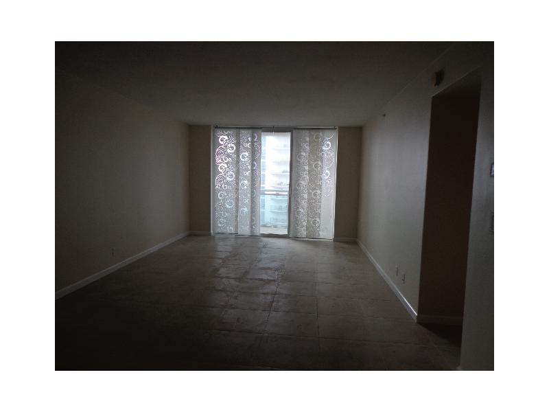 RESIDENCES ON HOLLYWOOD B - Residential Lease