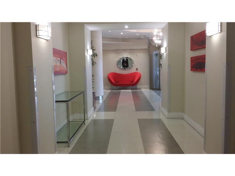 RESIDENCES ON HOLLYWOOD B - Residential Lease