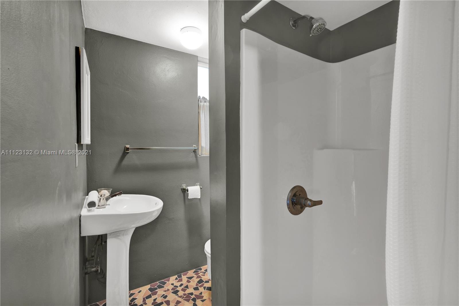 CORAL GABLES RIVIERA SEC - Residential