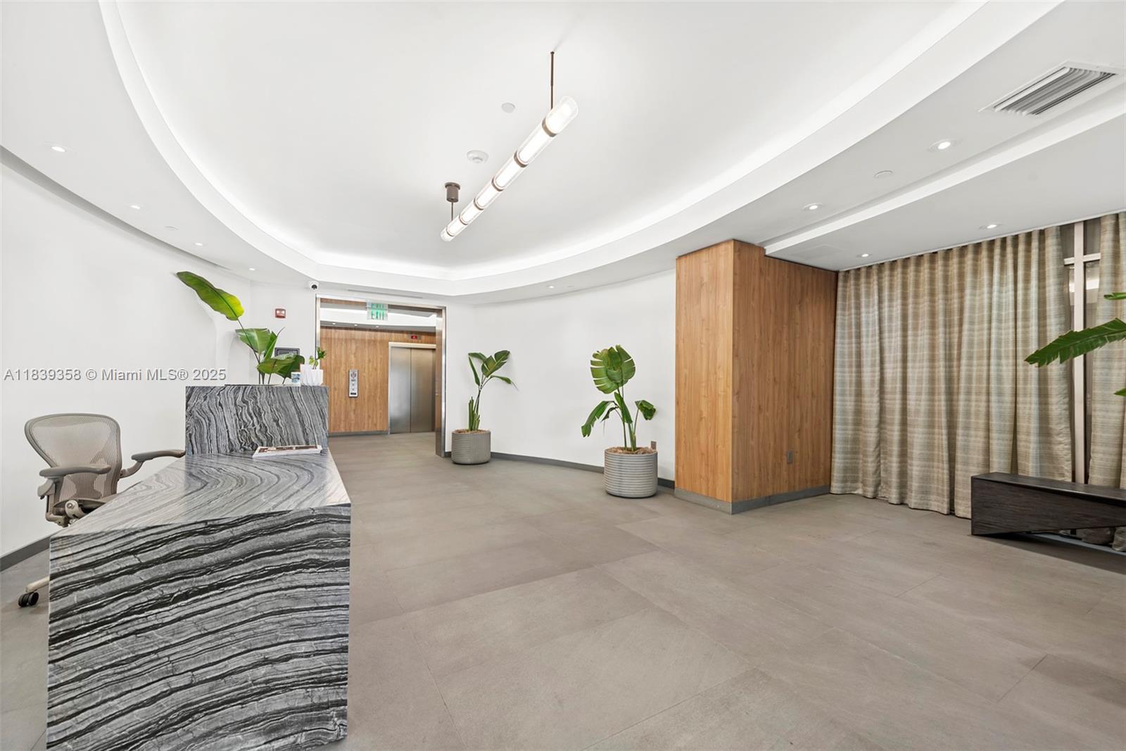 1680 Michigan Ave 919