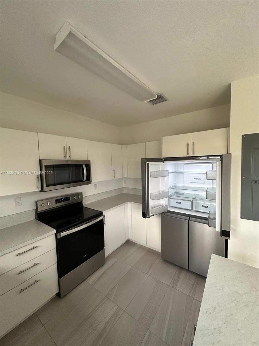 FOREST PARK VILLAS - Residential Lease