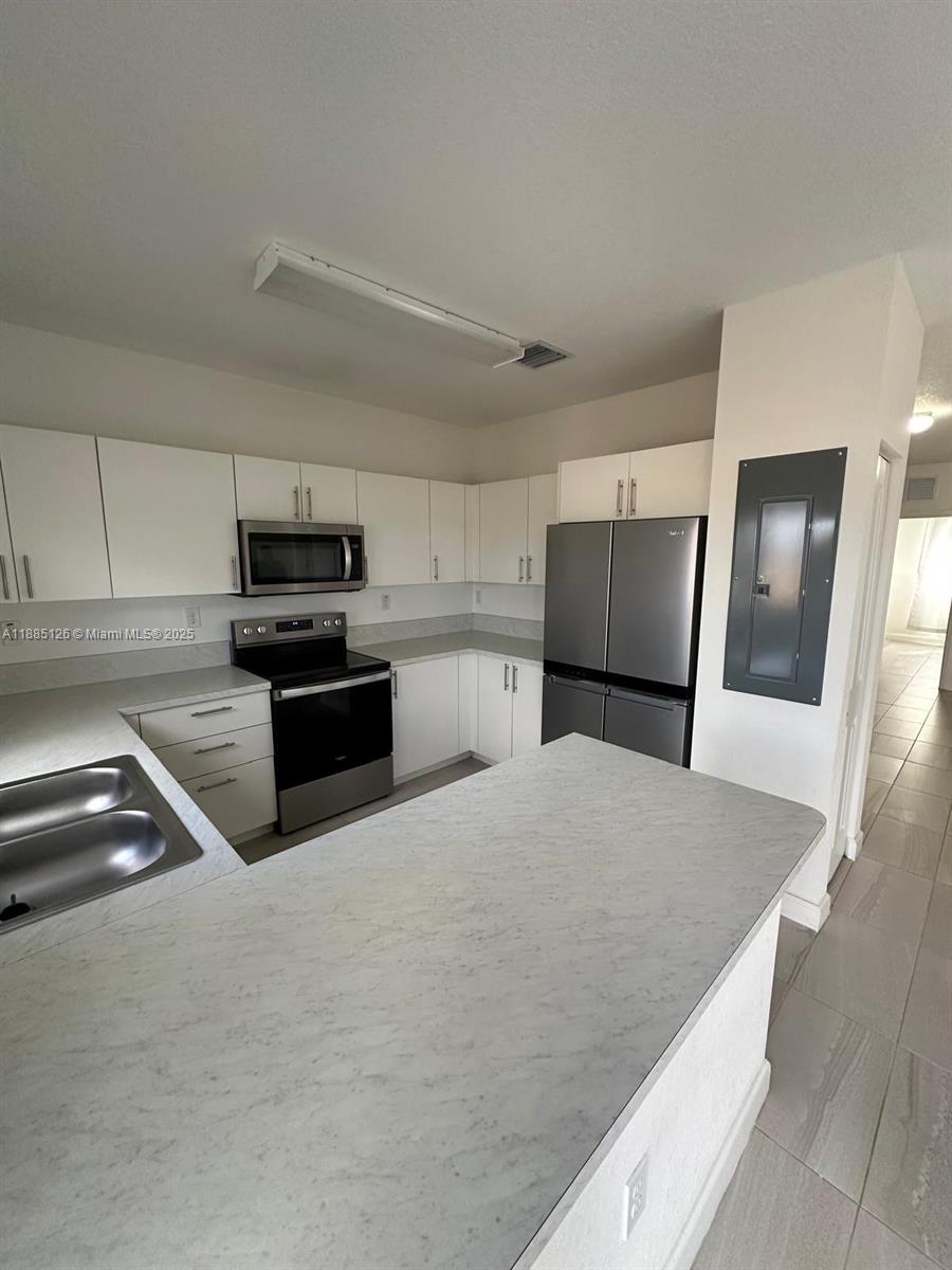 FOREST PARK VILLAS - Residential Lease
