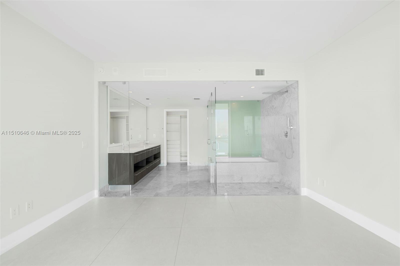 ONE PARAISO - Residential