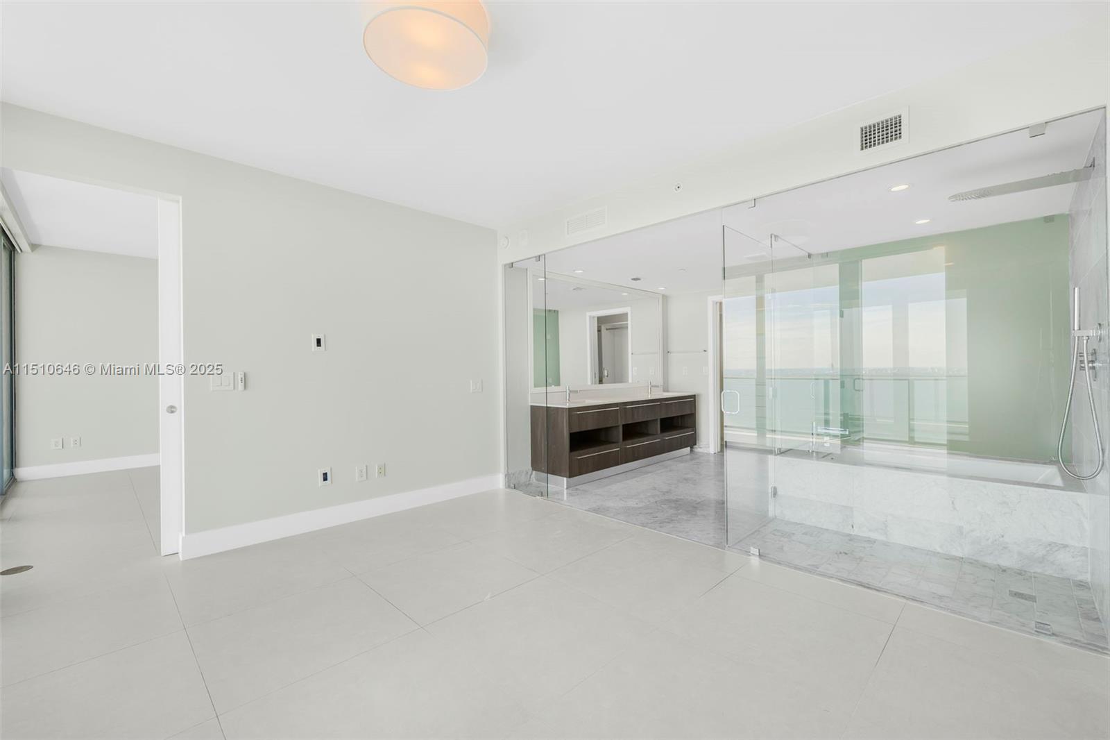 ONE PARAISO - Residential