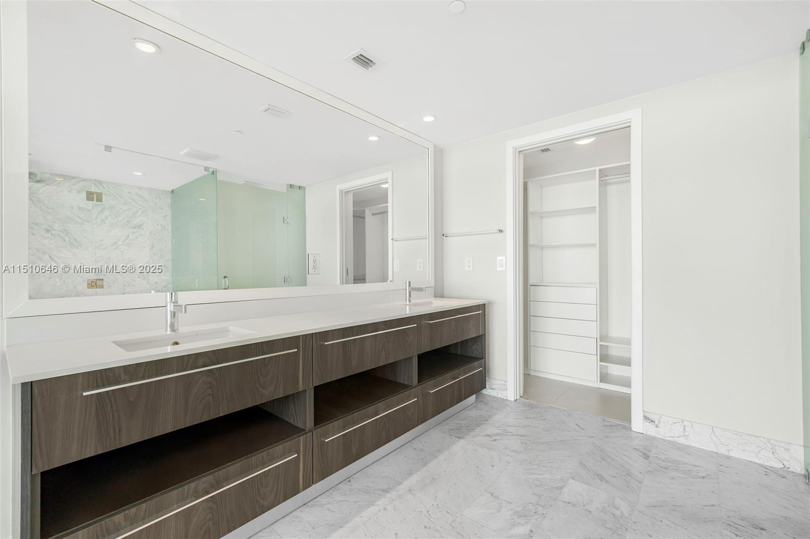 ONE PARAISO - Residential
