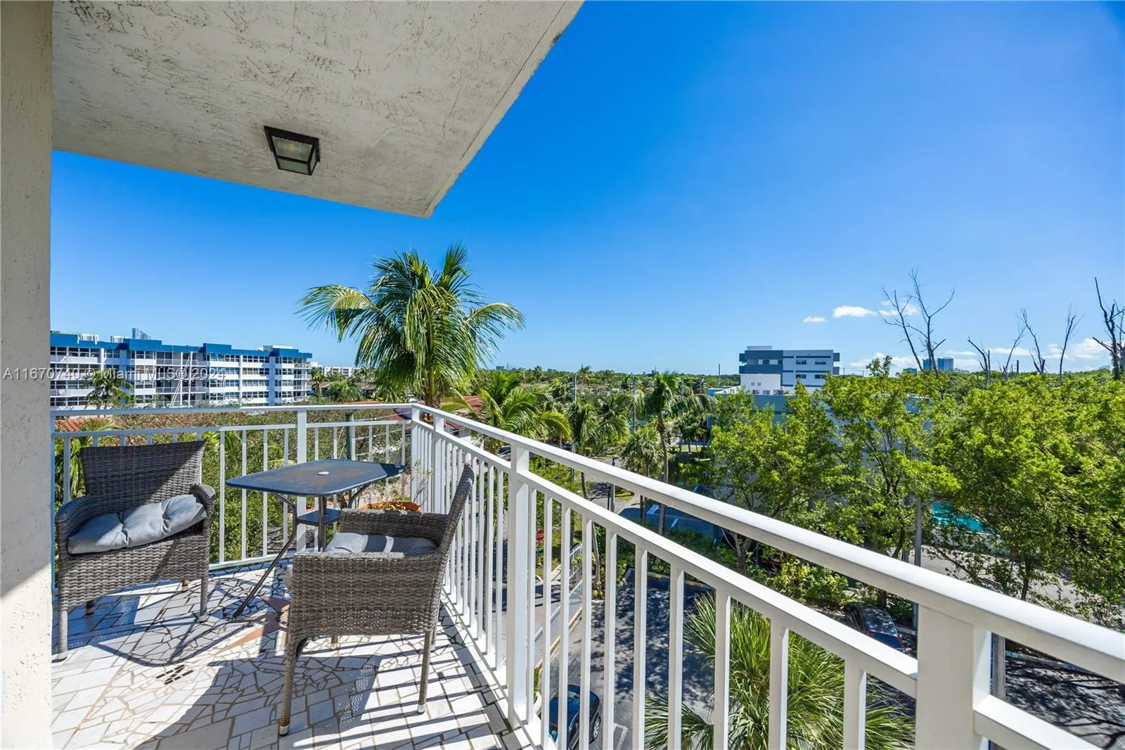 North Miami Beach, Florida 33160, United States, 2 Bedrooms Bedrooms, ,2 BathroomsBathrooms,Residential,Active,40804