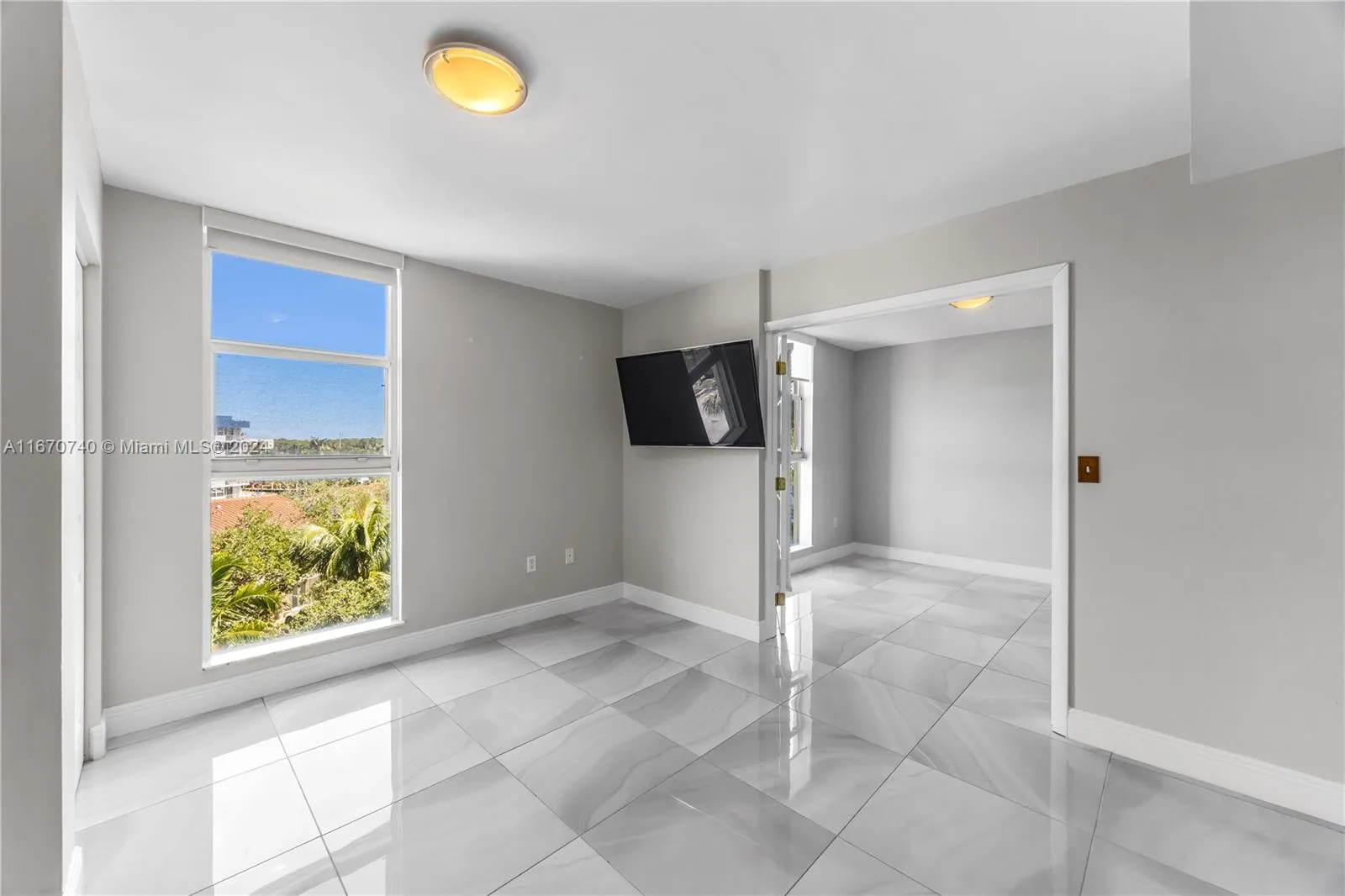 North Miami Beach, Florida 33160, United States, 2 Bedrooms Bedrooms, ,2 BathroomsBathrooms,Residential,Active,40804