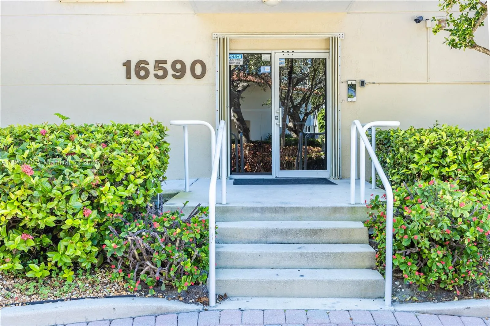 North Miami Beach, Florida 33160, United States, 2 Bedrooms Bedrooms, ,2 BathroomsBathrooms,Residential,Active,40804