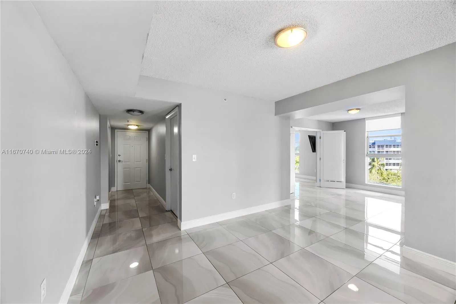 North Miami Beach, Florida 33160, United States, 2 Bedrooms Bedrooms, ,2 BathroomsBathrooms,Residential,Active,40804