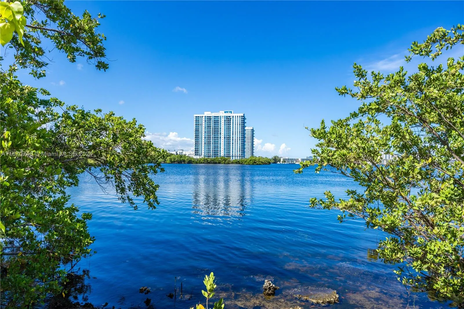 North Miami Beach, Florida 33160, United States, 2 Bedrooms Bedrooms, ,2 BathroomsBathrooms,Residential,Active,40804