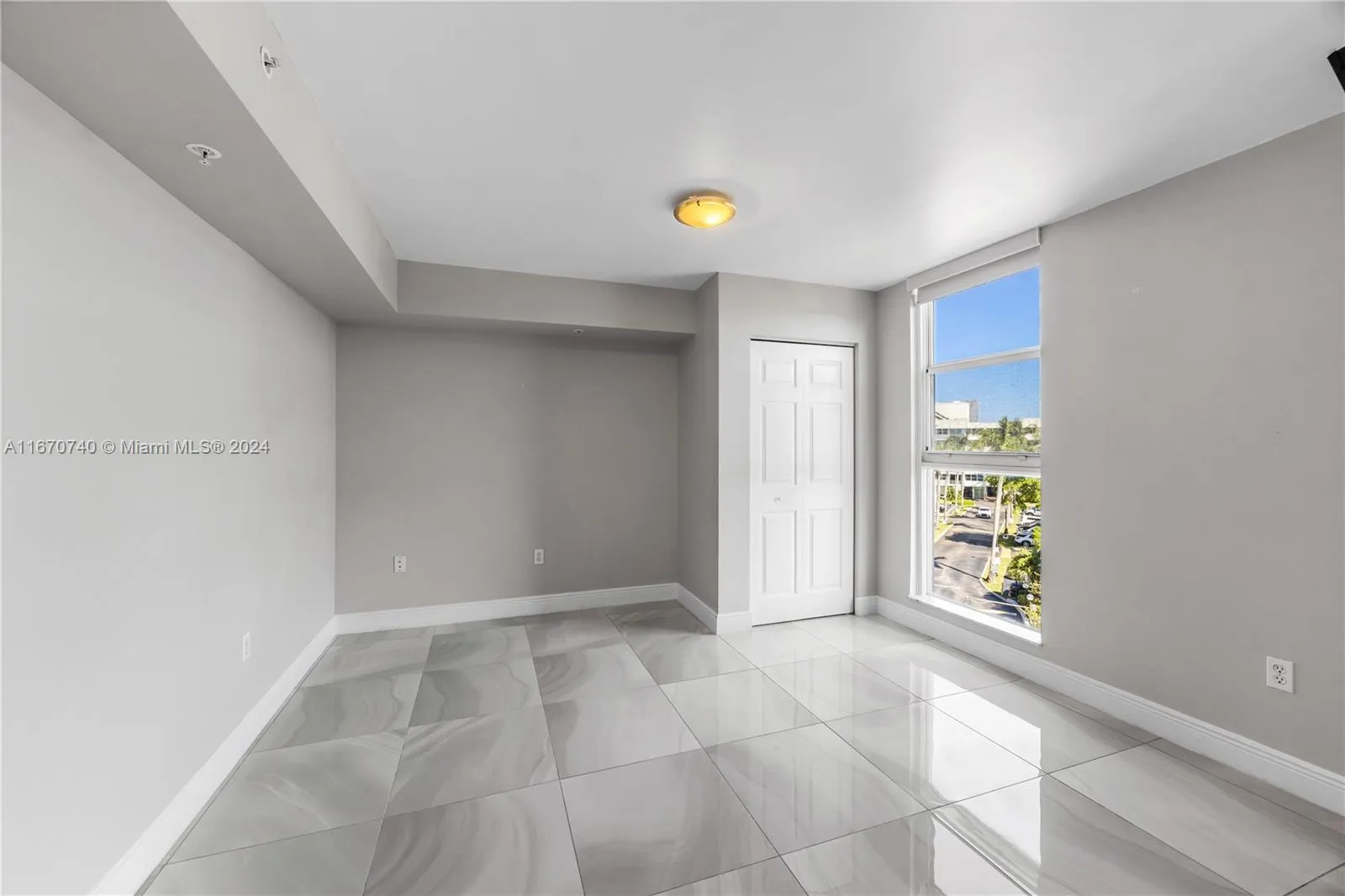 North Miami Beach, Florida 33160, United States, 2 Bedrooms Bedrooms, ,2 BathroomsBathrooms,Residential,Active,40804