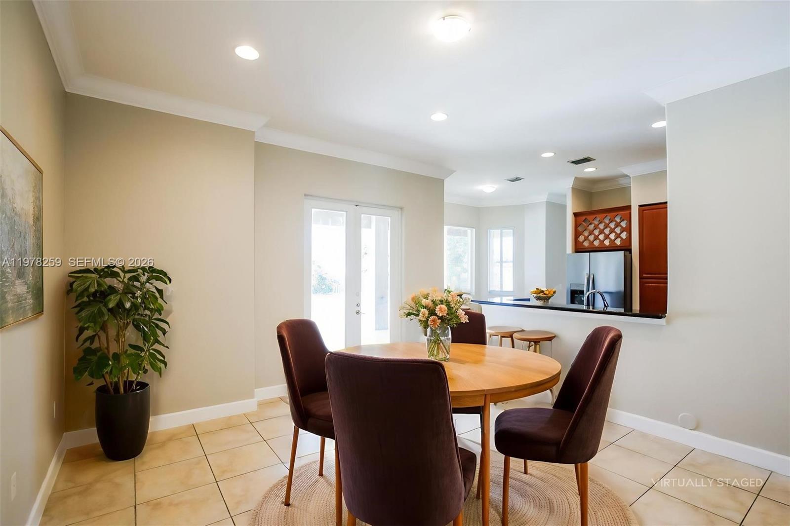 VALENCIA ACRES - Residential Lease