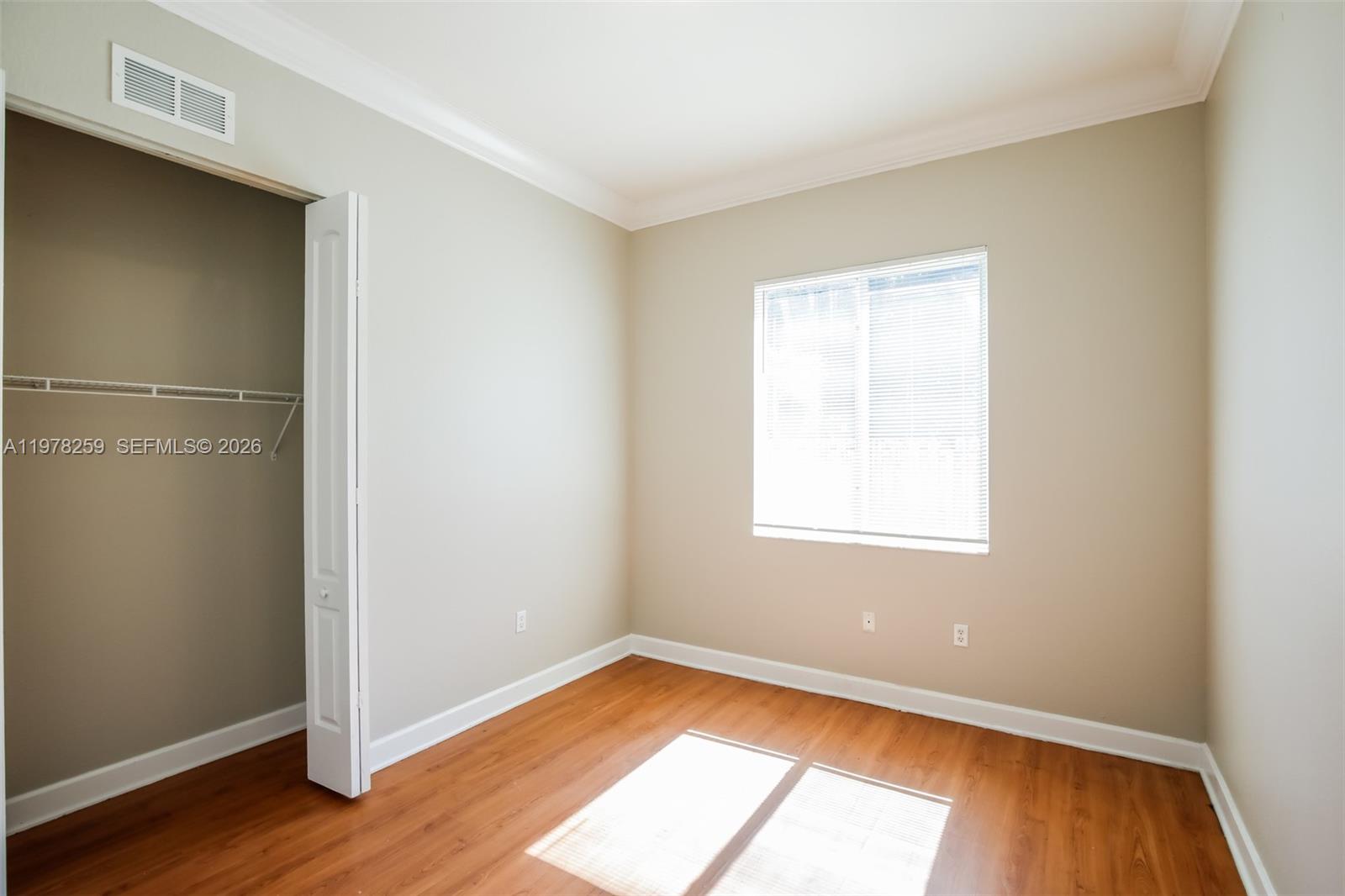 VALENCIA ACRES - Residential Lease