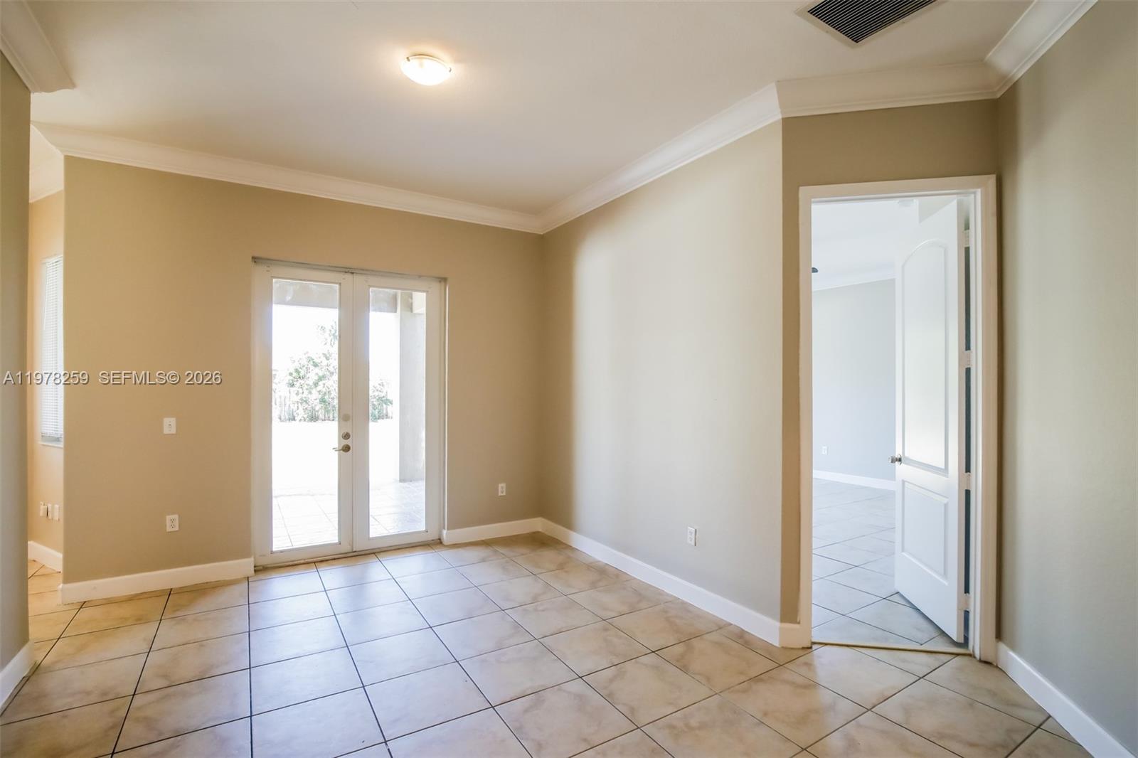 VALENCIA ACRES - Residential Lease