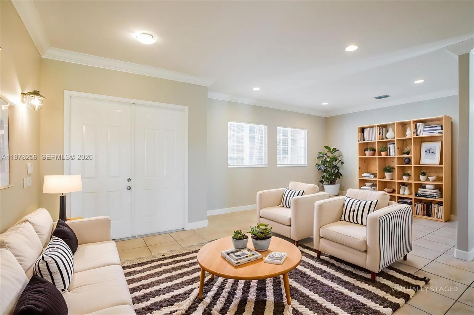 VALENCIA ACRES - Residential Lease