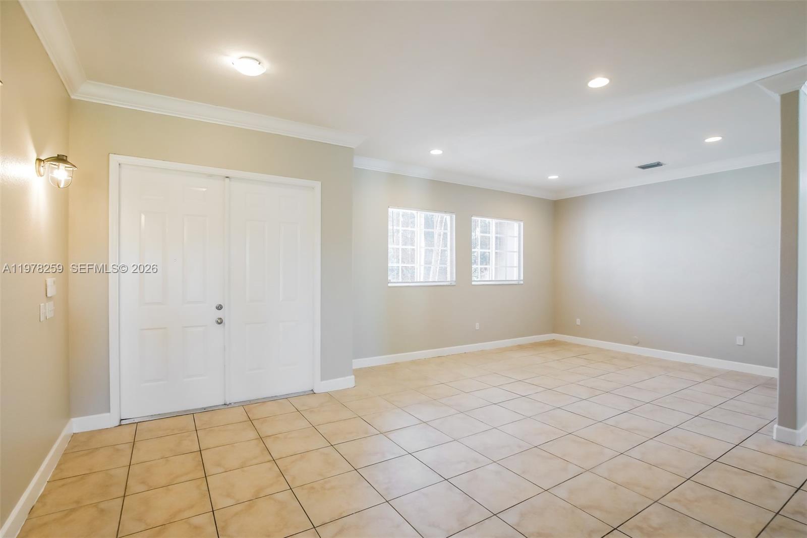 VALENCIA ACRES - Residential Lease