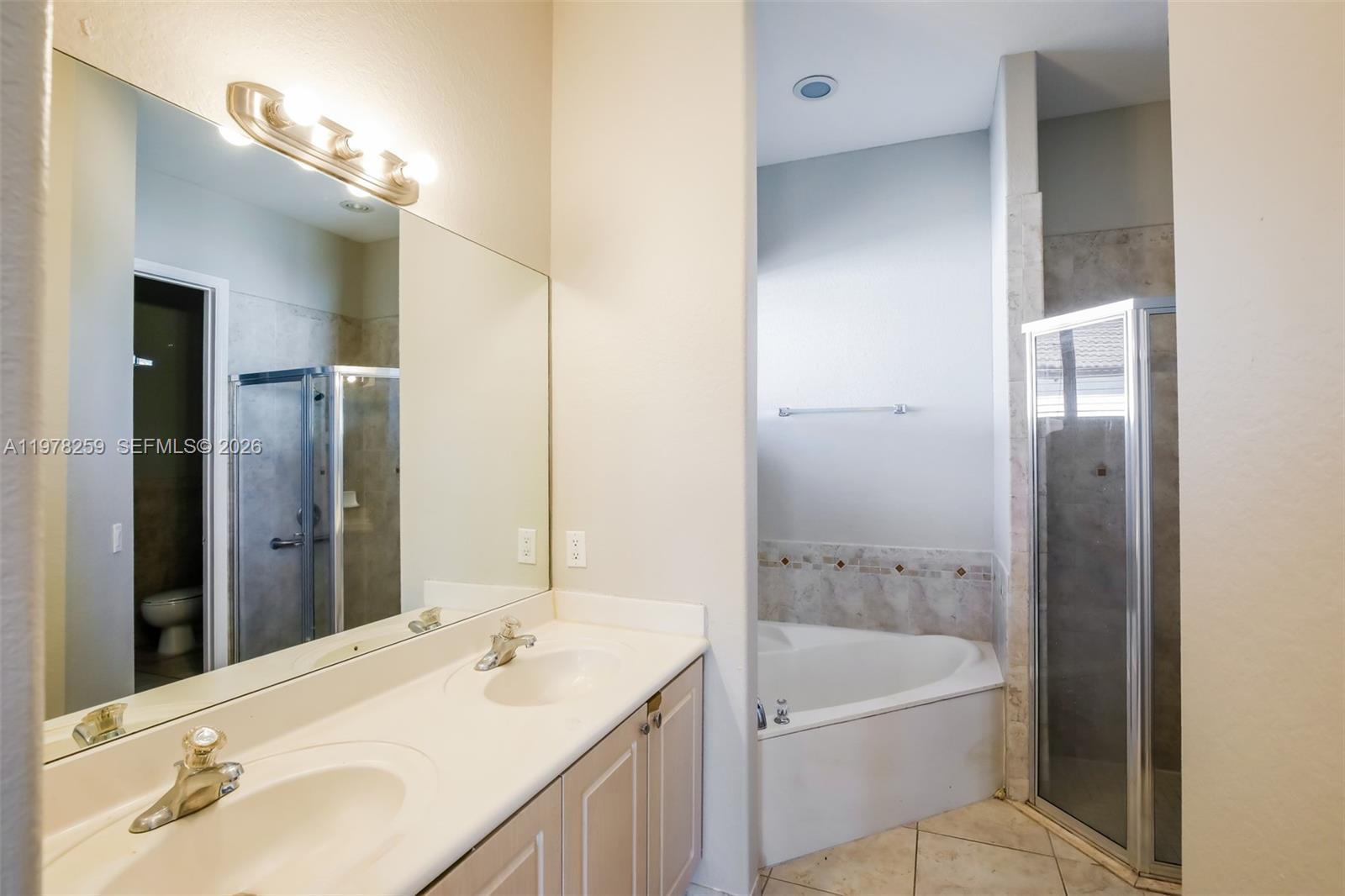 VALENCIA ACRES - Residential Lease