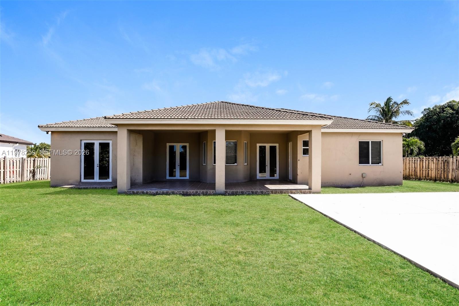 VALENCIA ACRES - Residential Lease