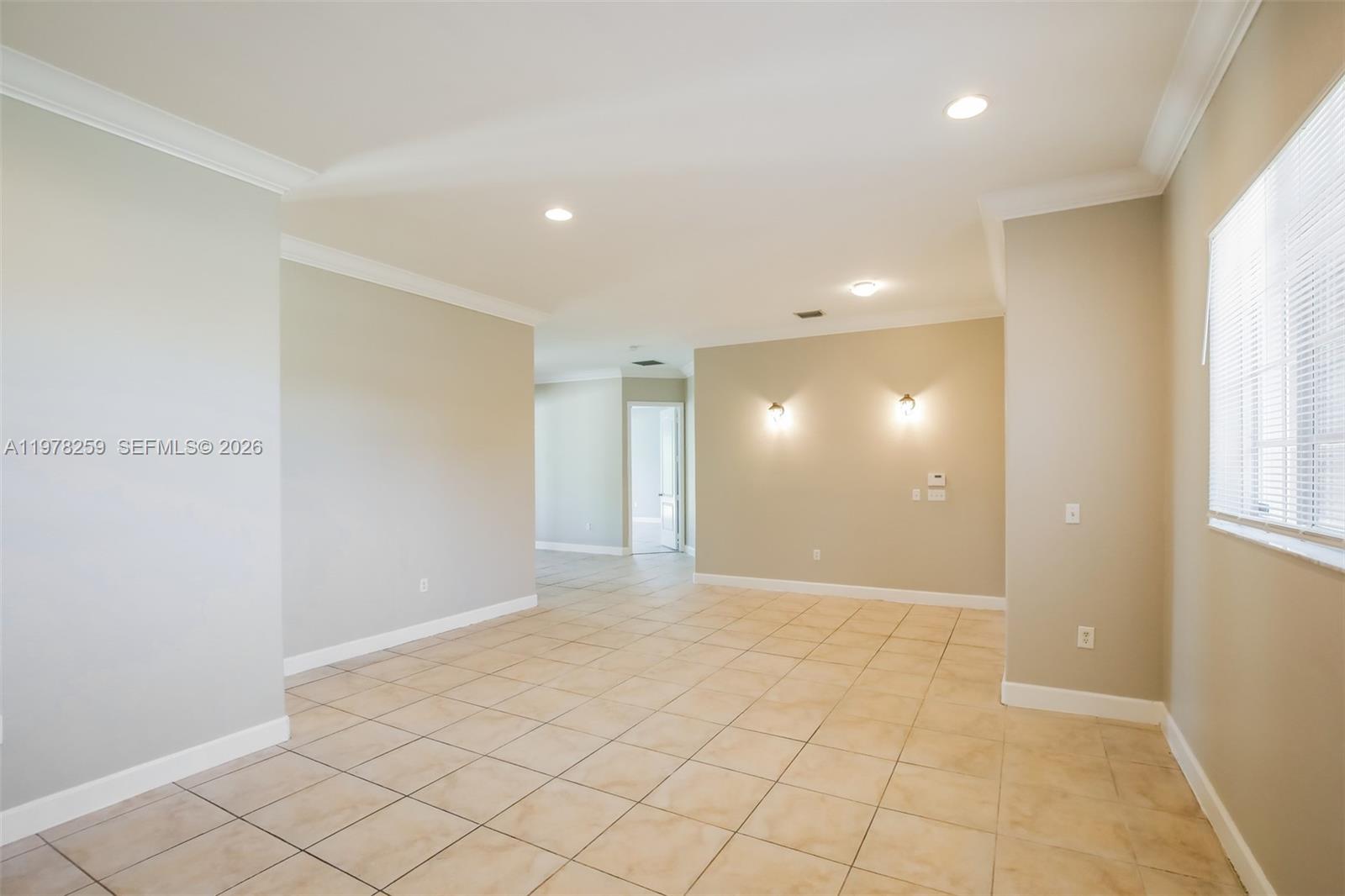 VALENCIA ACRES - Residential Lease