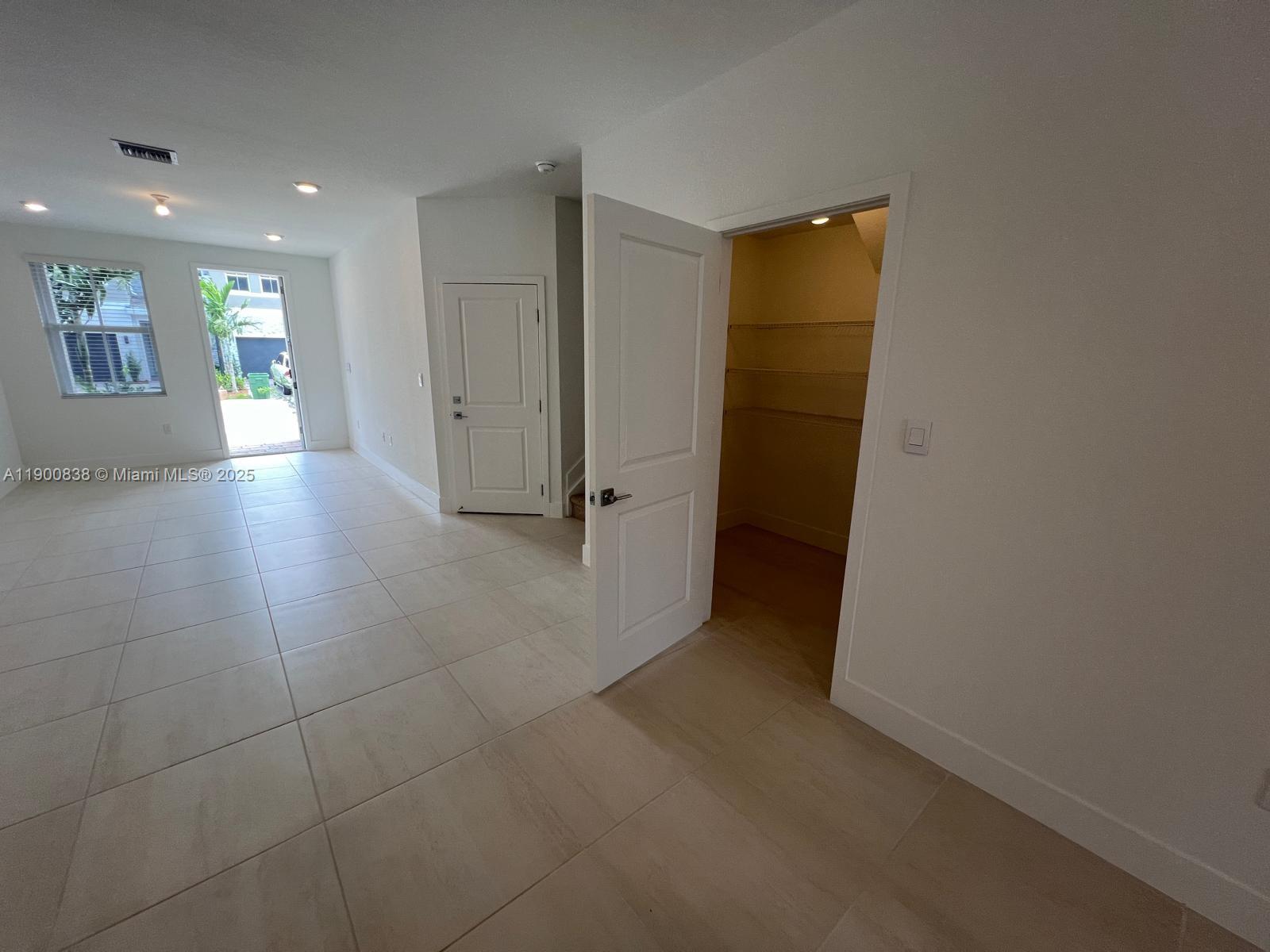 MERRICK SQUARE - Residential Lease