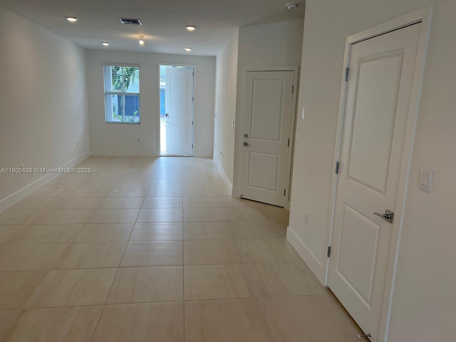 MERRICK SQUARE - Residential Lease