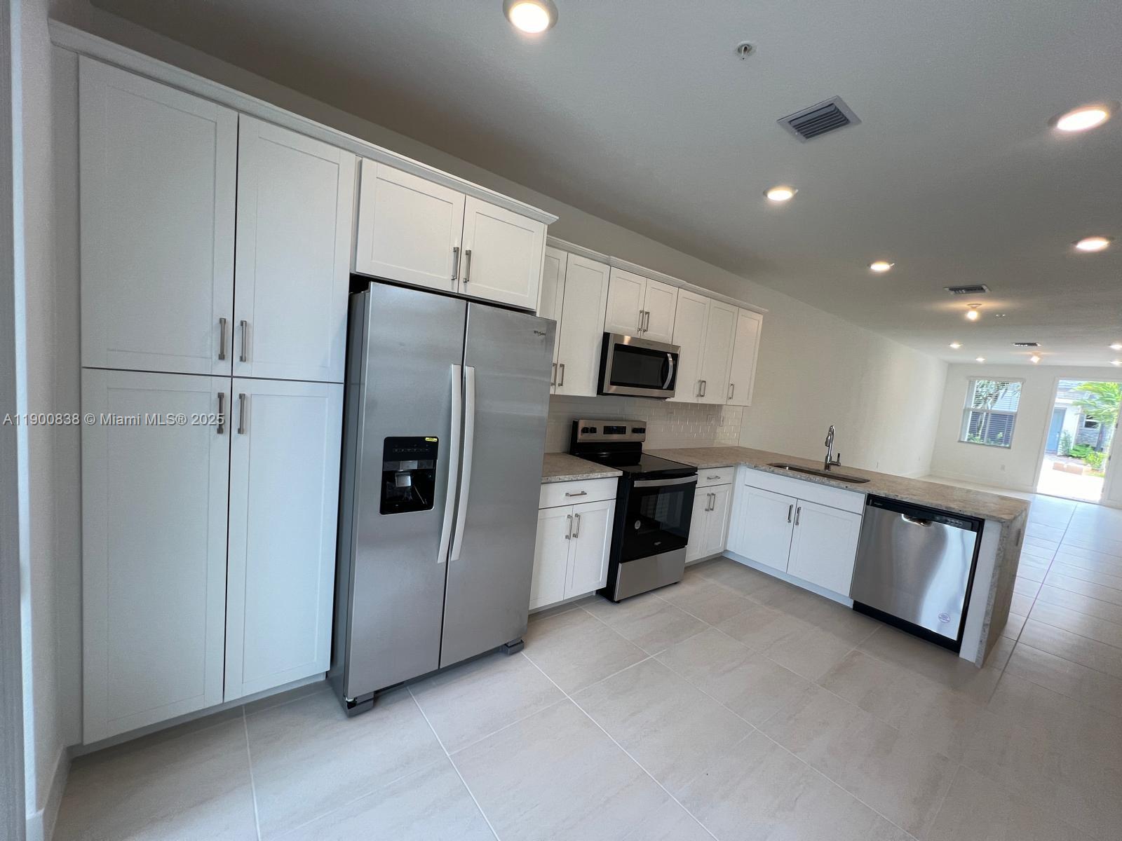 MERRICK SQUARE - Residential Lease