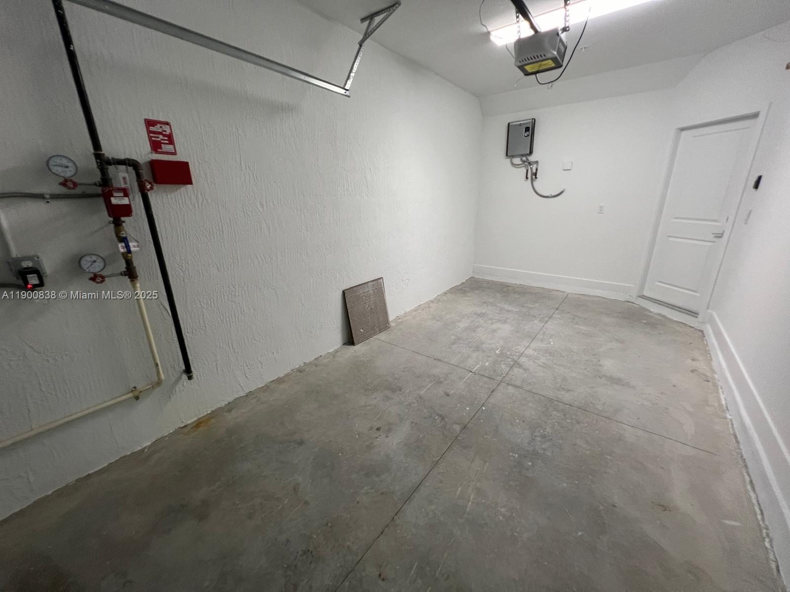 MERRICK SQUARE - Residential Lease