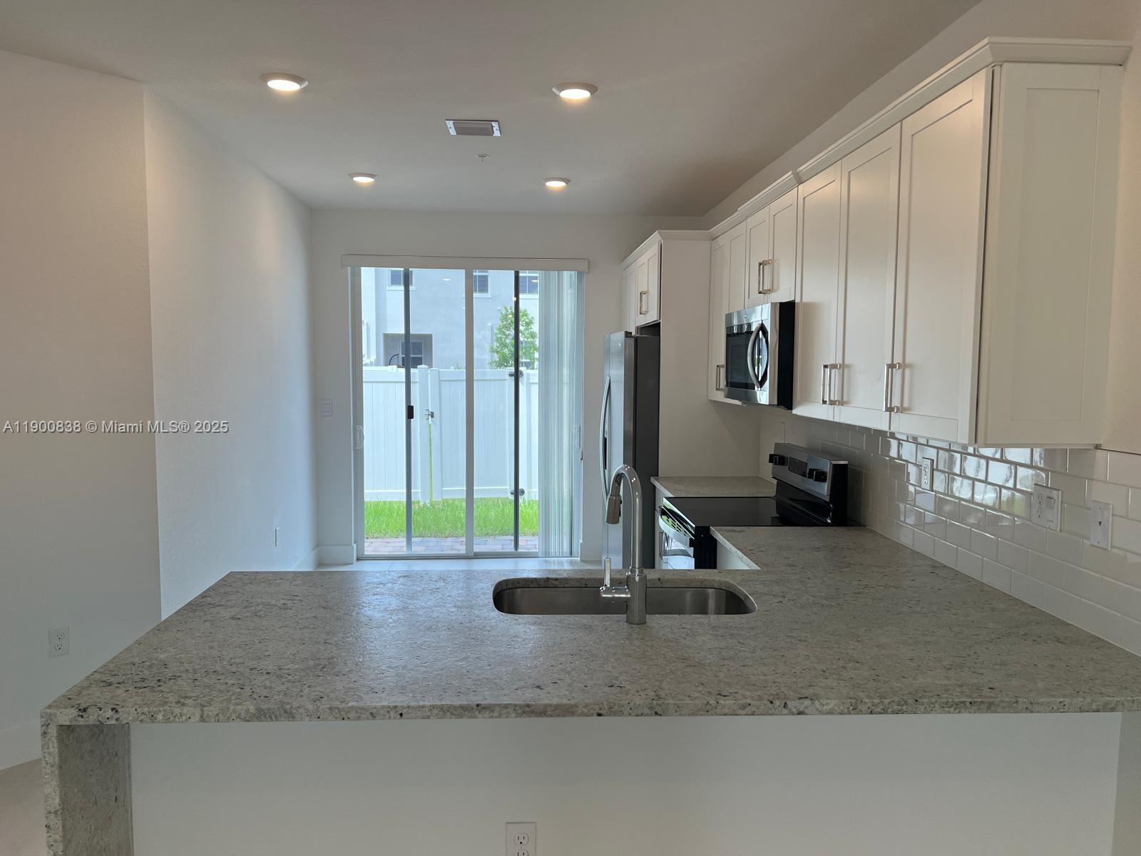 MERRICK SQUARE - Residential Lease