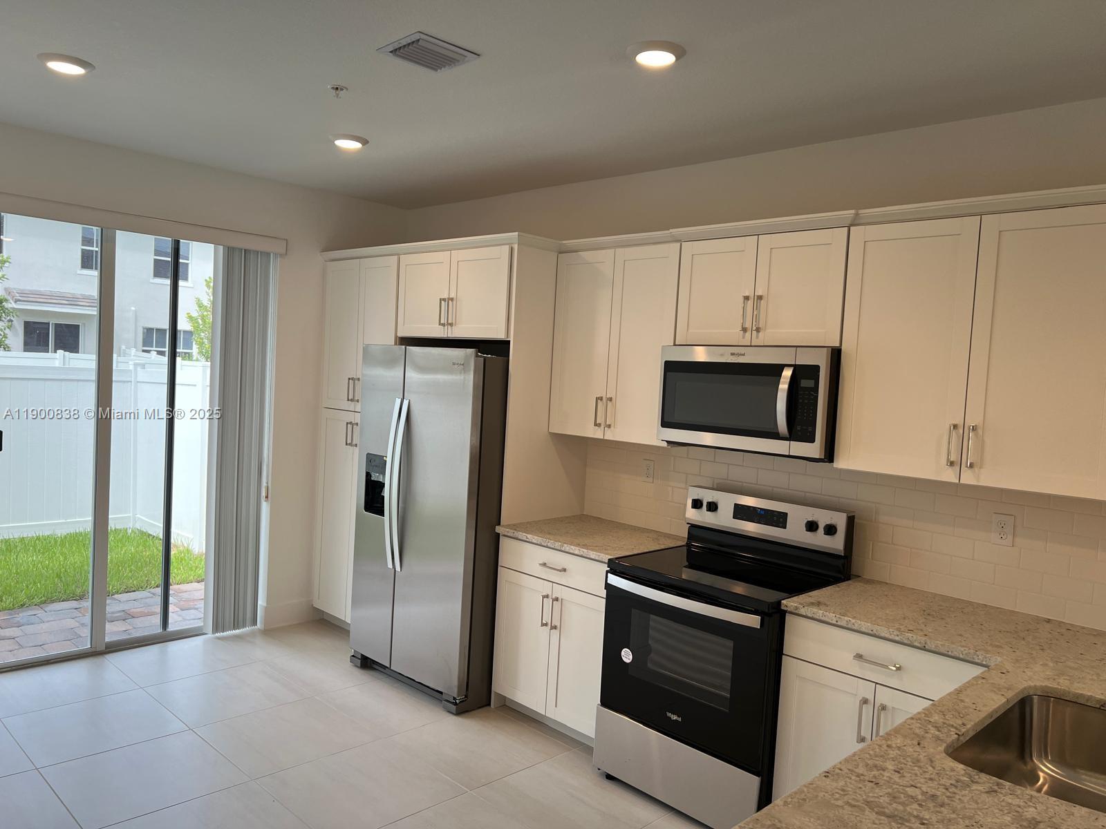 MERRICK SQUARE - Residential Lease