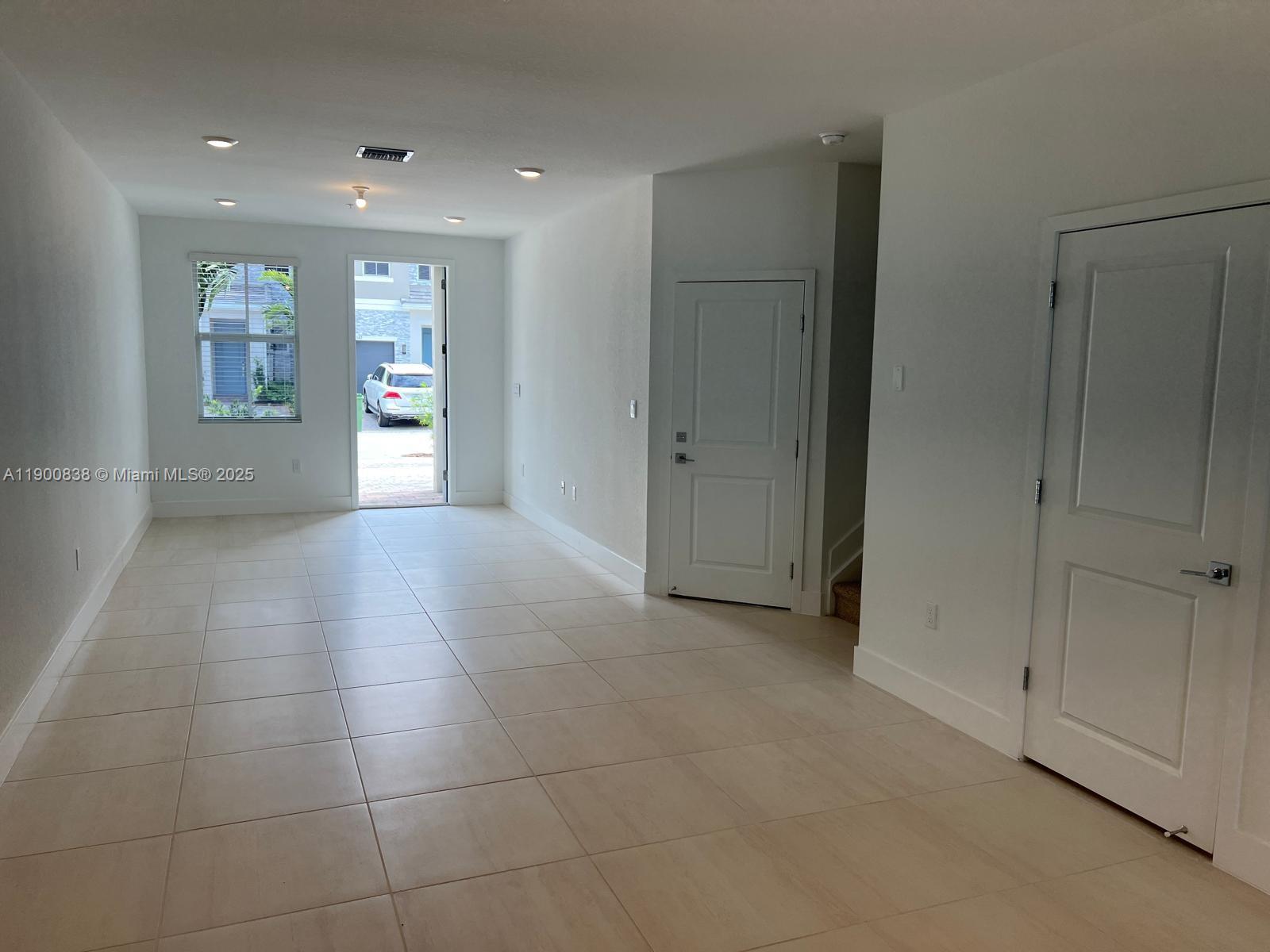 MERRICK SQUARE - Residential Lease