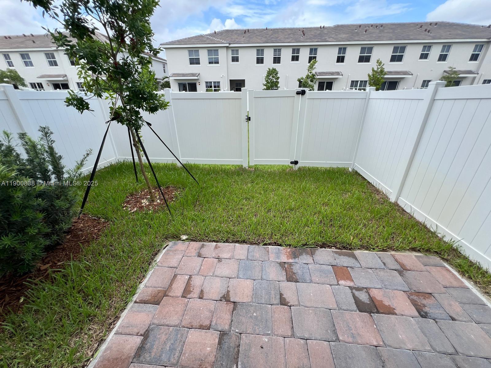 MERRICK SQUARE - Residential Lease