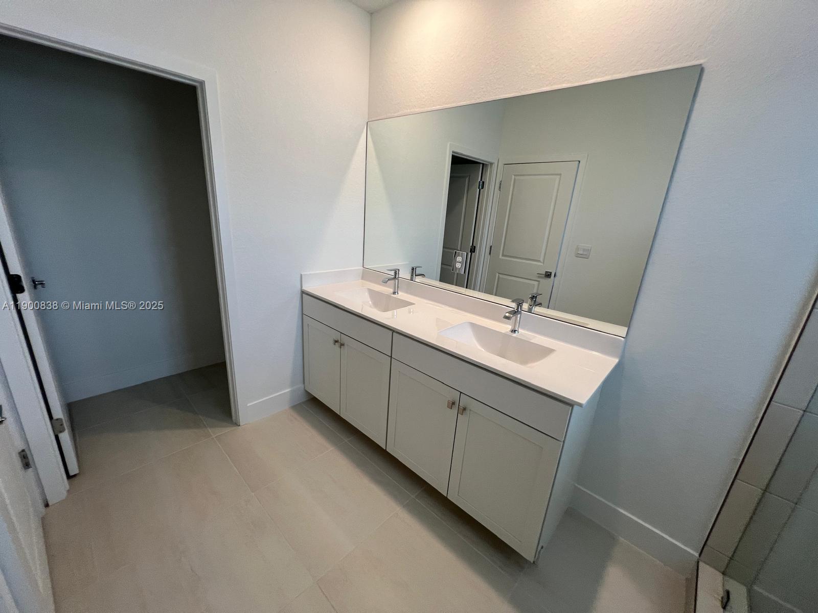 MERRICK SQUARE - Residential Lease