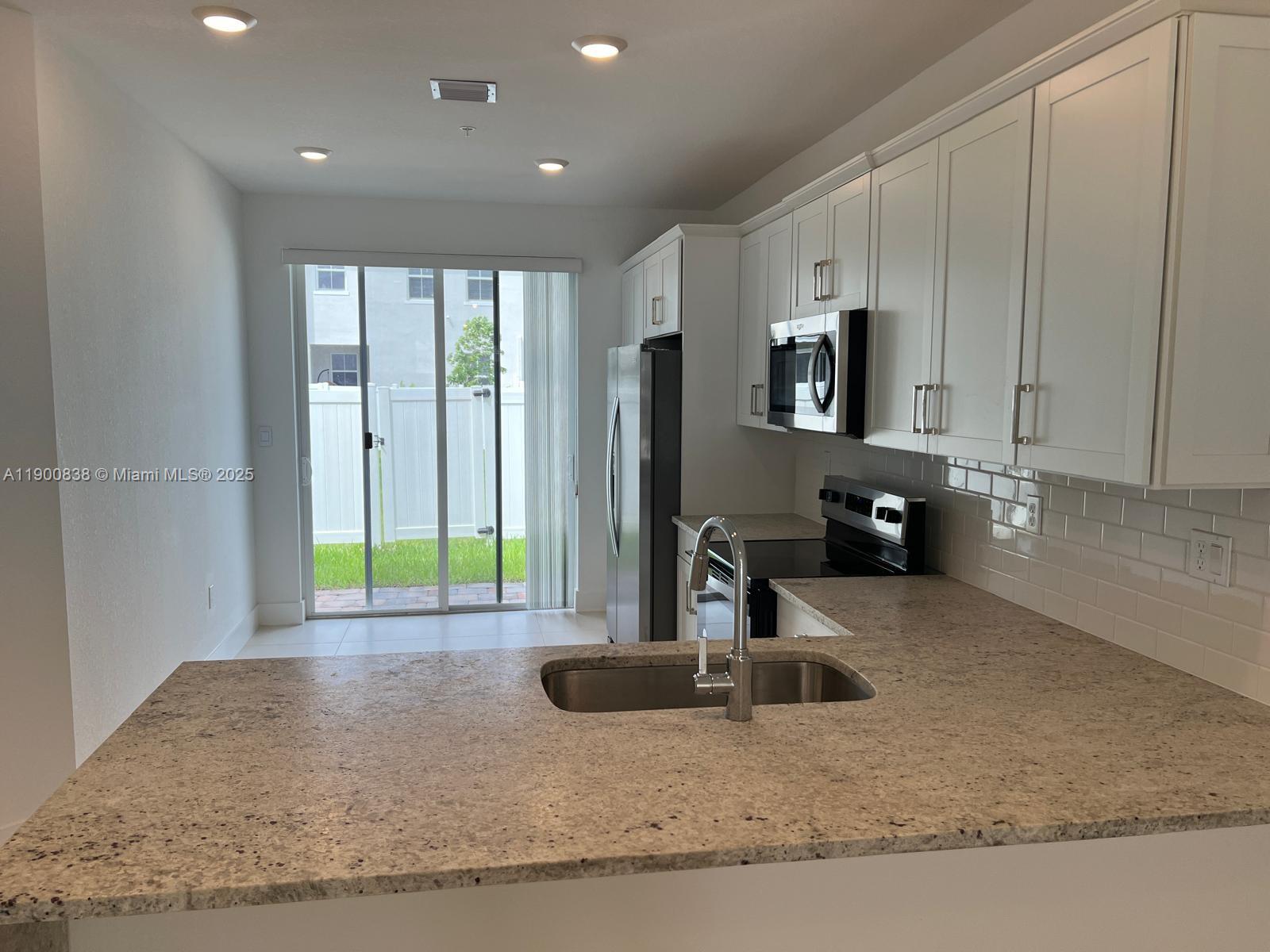 MERRICK SQUARE - Residential Lease