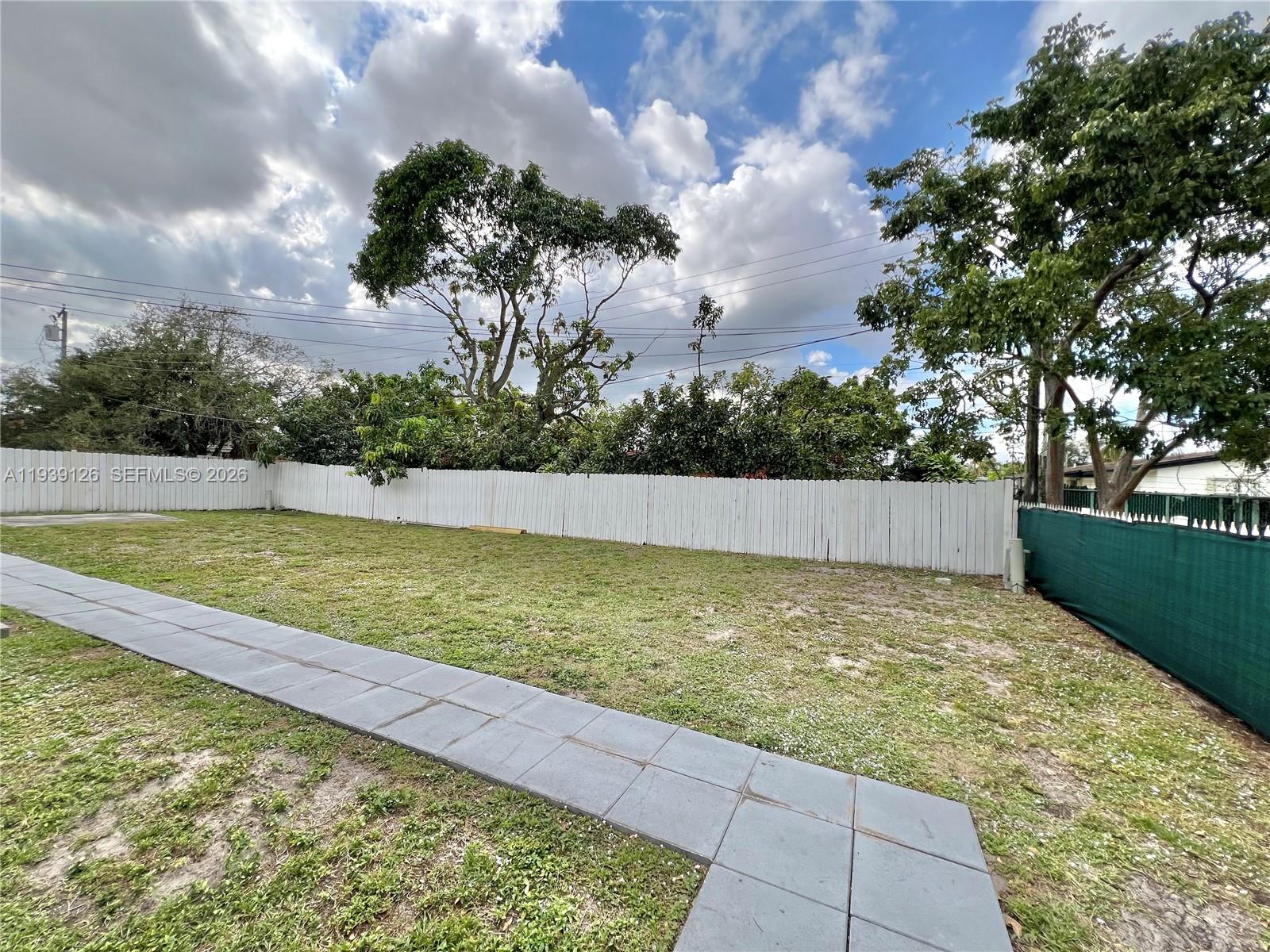 LOPEZ & GONZALEZ PLAZA - Residential Lease