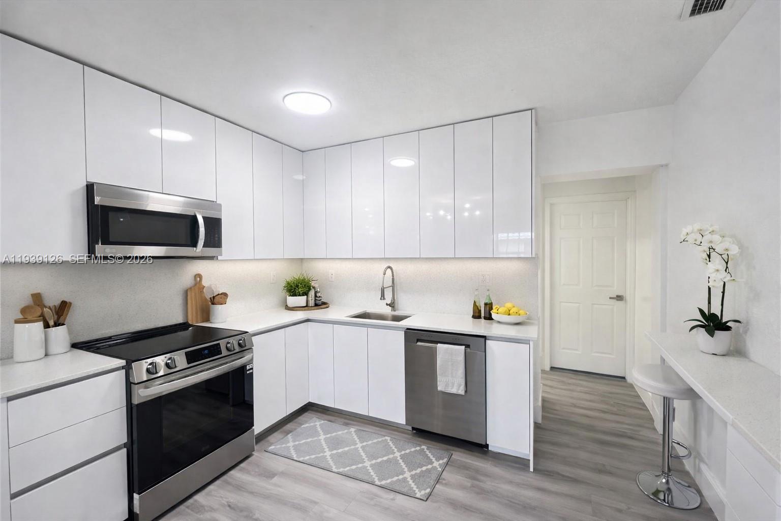 LOPEZ & GONZALEZ PLAZA - Residential Lease