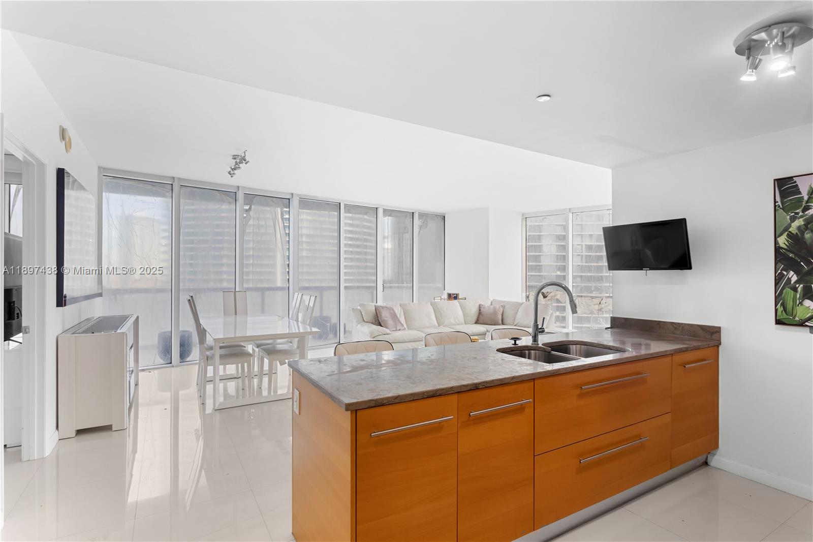 ICONBRICKELL CONDO NO 1 - Residential Lease