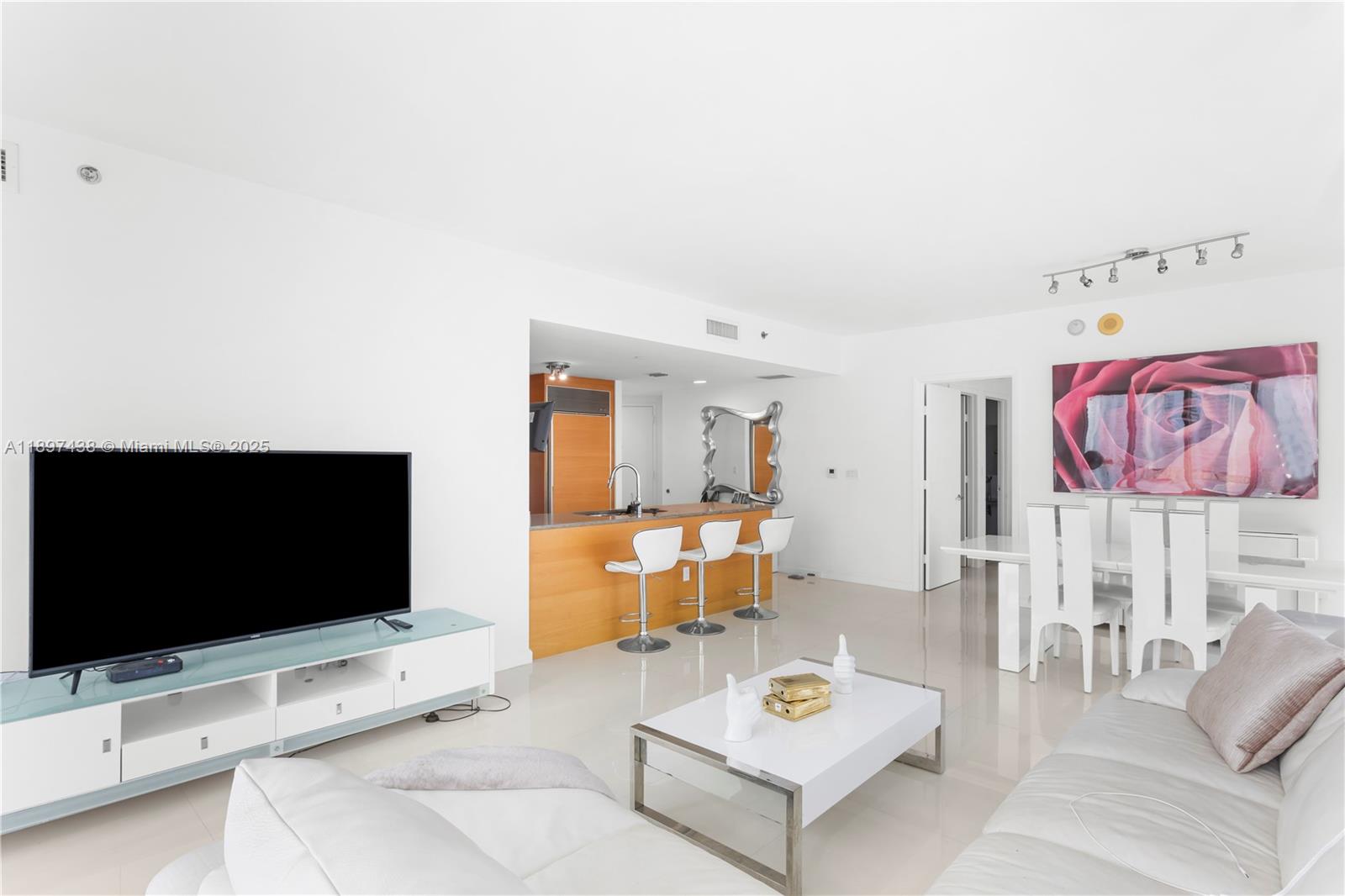 ICONBRICKELL CONDO NO 1 - Residential Lease
