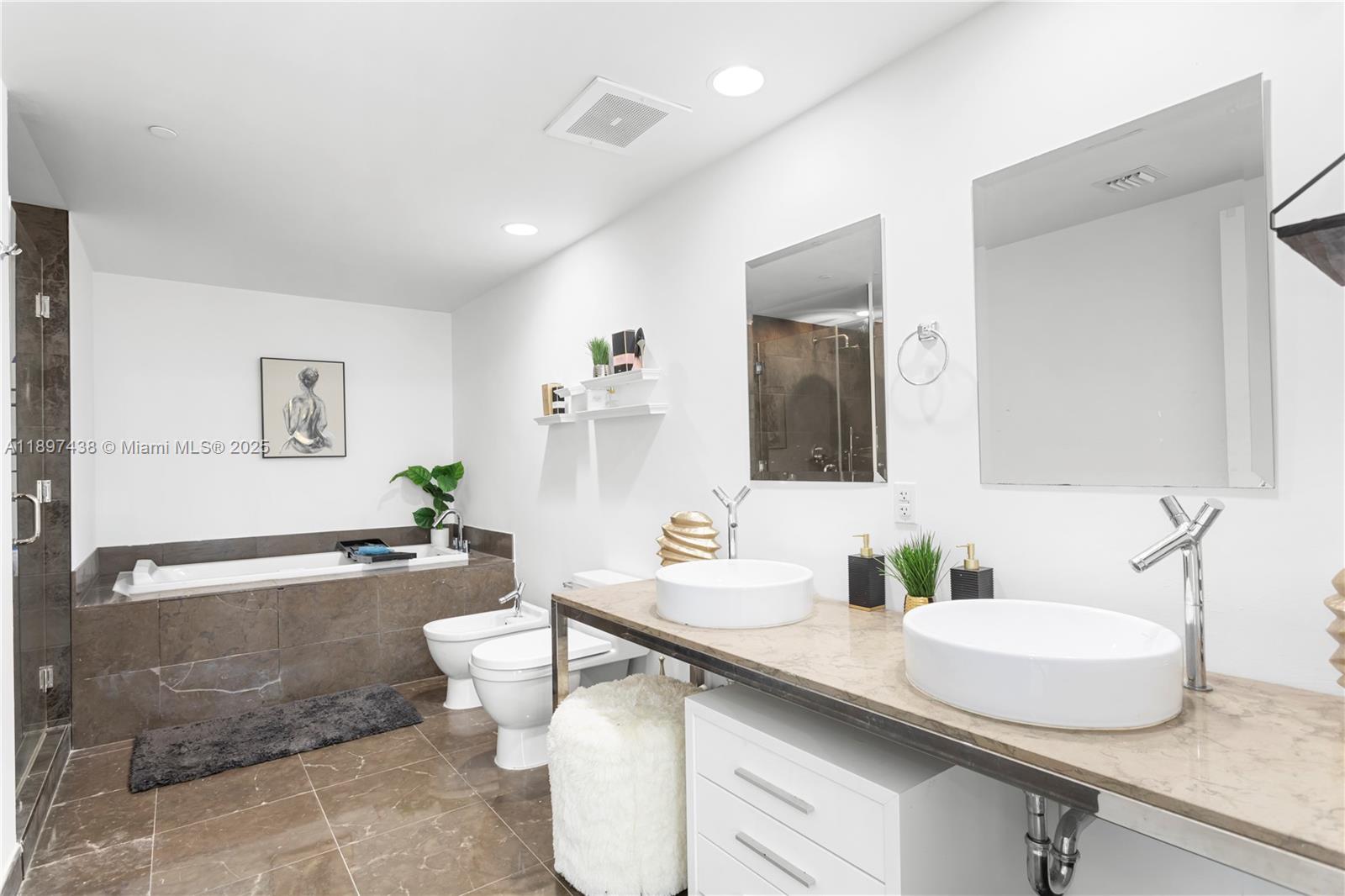 ICONBRICKELL CONDO NO 1 - Residential Lease