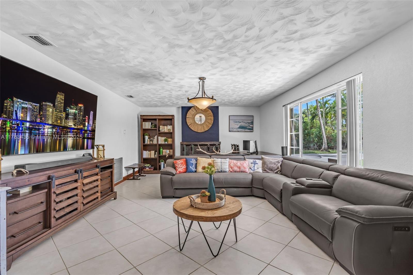 1.08 ACRE farmhouse - Residential